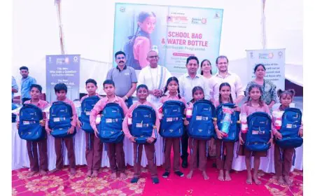 Anshul Garg Mohan – Mr. Ashutosh Gupta – SDM Noida and The Akshaya Patra Foundation – Supports 500 Govt. School Students With Bags And Bottles