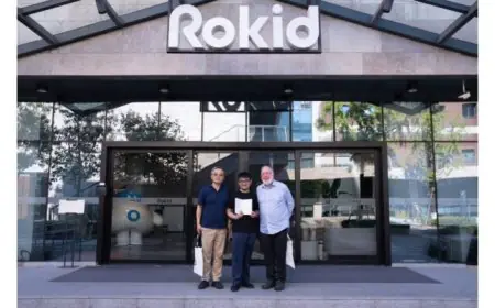 Wired Magazine Founding Editor Kevin Kelly Visits Rokid Headquarters, Exploring the Future of AR and AI