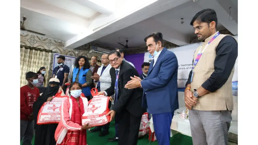 RK HIV AIDS Research and Care Center and SBI Foundation distribute nutrition kits to TB patients in Ranchi