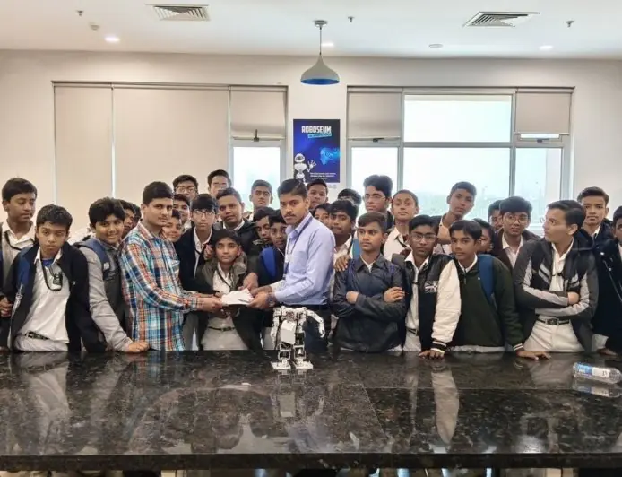 Daily Hands-on Educational Activity at the Robotics Gallery for School Students: An Enthusiastic Experience with Technical Learning
