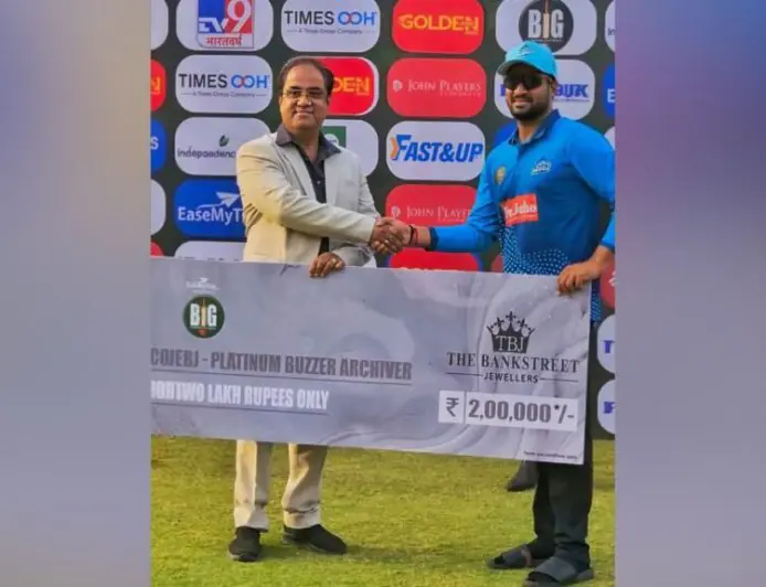 Handa Bangles Founder Mr. Kamal Handa Honours Big Cricket League Semi-Final Man of the Match with ₹2 Lakh Award
